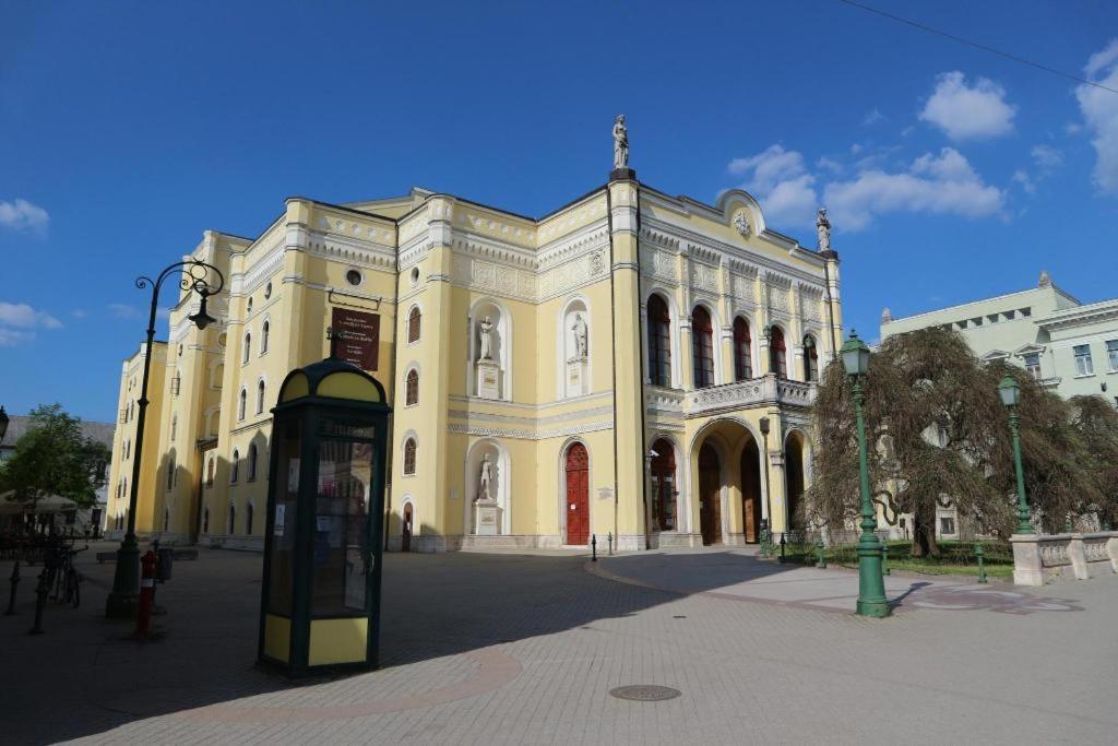 Gabica Apartman Дебрецен Экстерьер фото